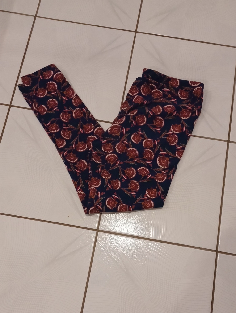 4/$60 LuLaRoe Navy & Reddish Floral Print Leggings - Size TC (Fits US12-18)
